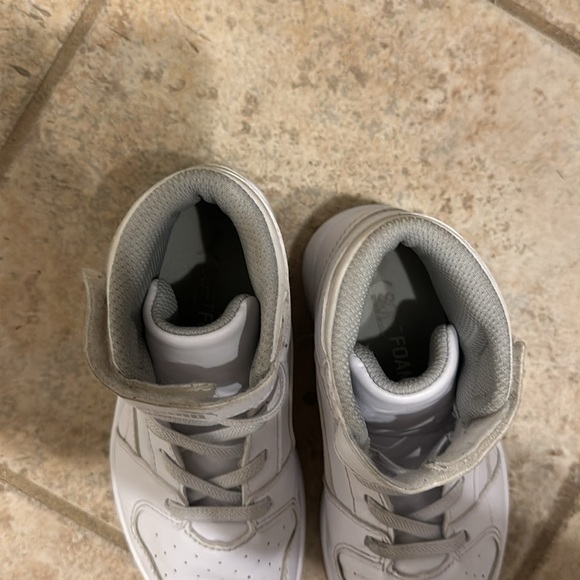 Gently Used white Kid Pumas Size 12C - Picture 5 of 6